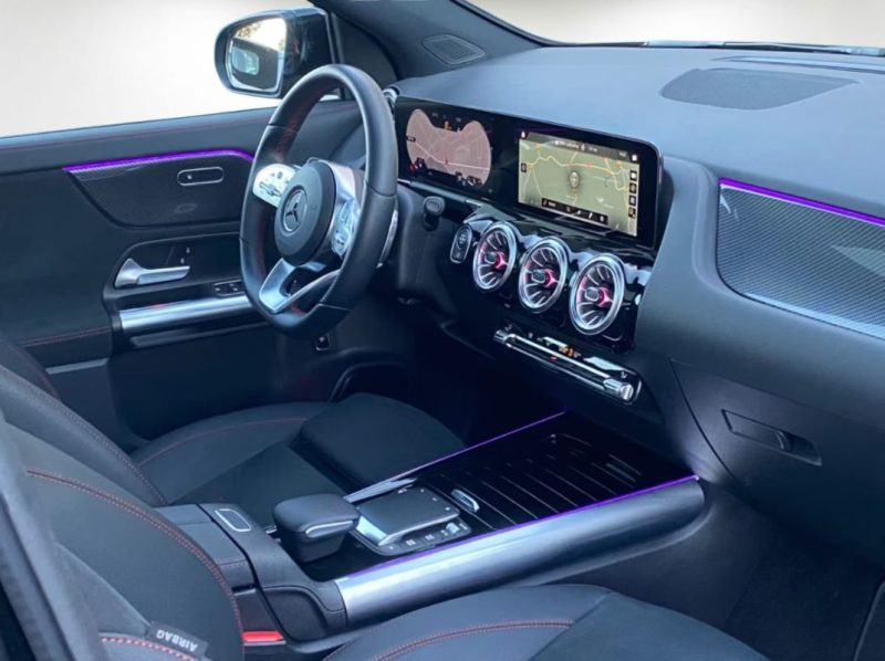 MERCEDES-BENZ GLA 220 AMG SPORTPAKET / PANORAMA 2023
