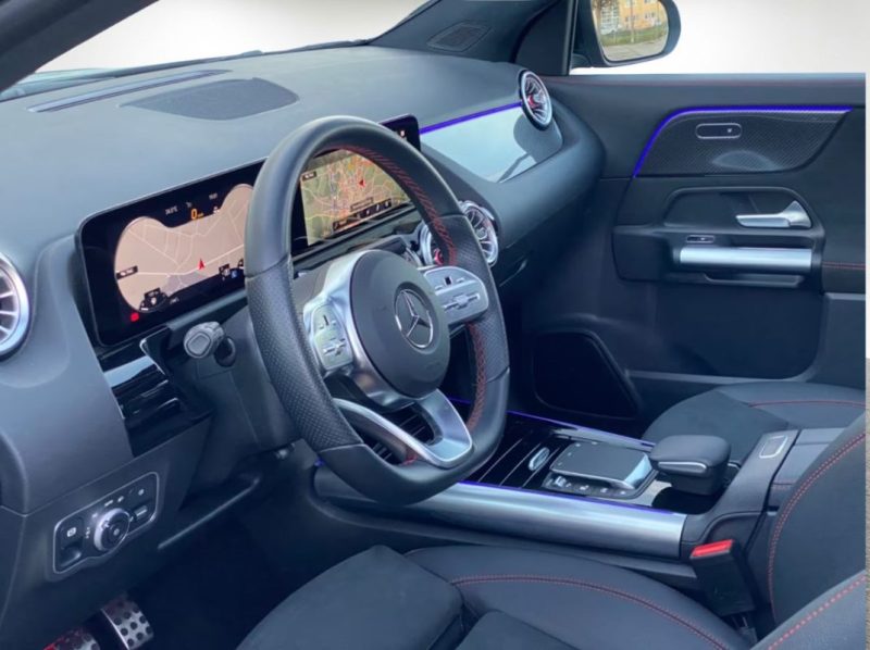 MERCEDES-BENZ GLA 220 AMG SPORTPAKET / PANORAMA 2023