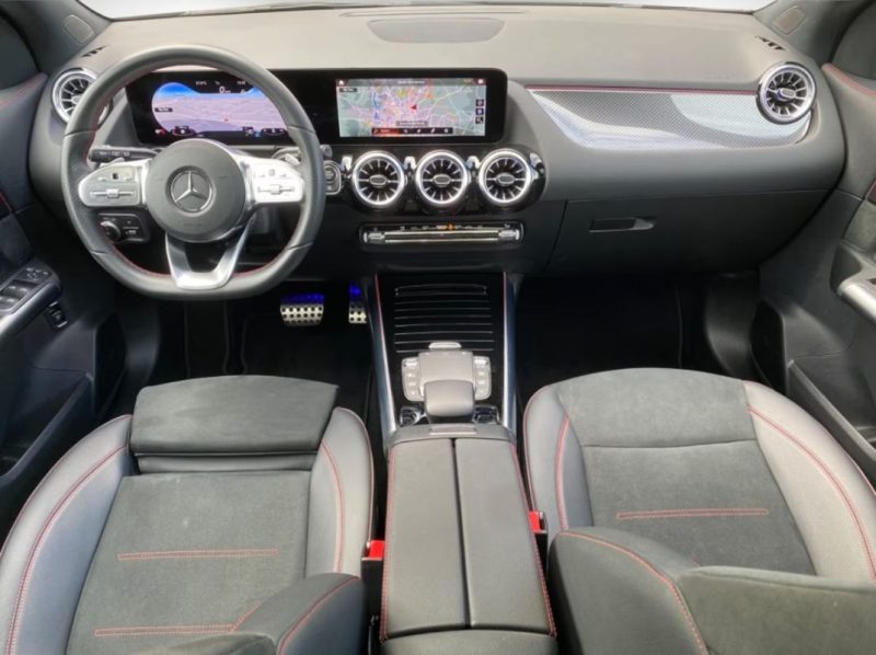 MERCEDES-BENZ GLA 220 AMG SPORTPAKET / PANORAMA 2023