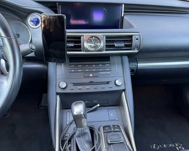 LEXUS IS 300h LUXE - Intérieur Cuir - Caméra - 2eme Main - ENTRETIEN COMPLET LEXUS