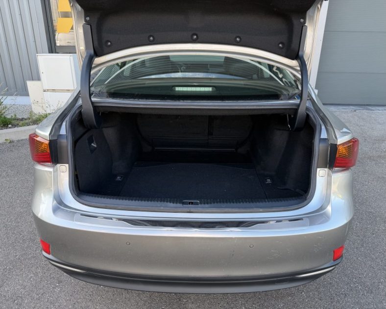 LEXUS IS 300h LUXE - Intérieur Cuir - Caméra - 2eme Main - ENTRETIEN COMPLET LEXUS