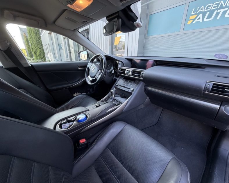 LEXUS IS 300h LUXE - Intérieur Cuir - Caméra - 2eme Main - ENTRETIEN COMPLET LEXUS