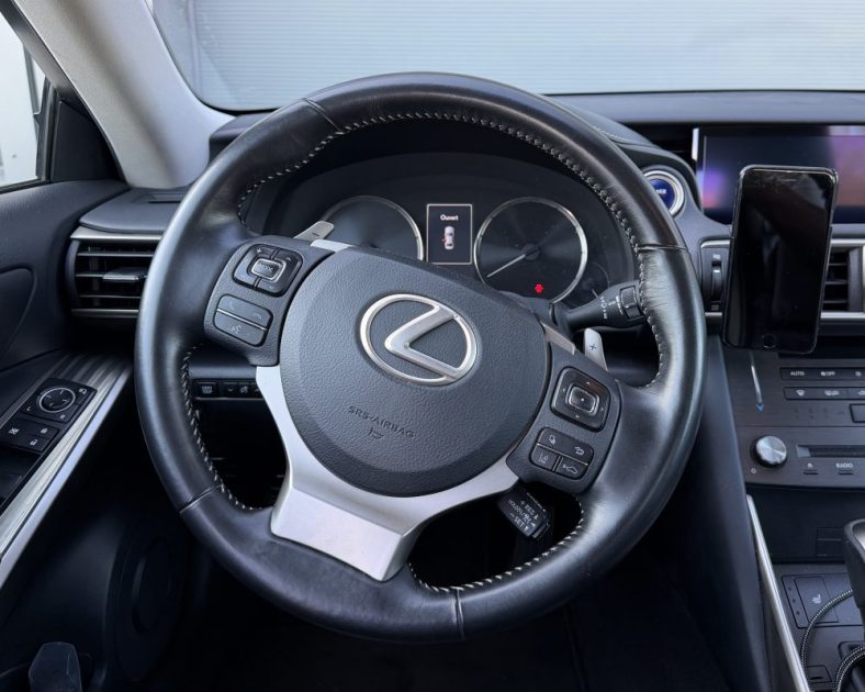 LEXUS IS 300h LUXE - Intérieur Cuir - Caméra - 2eme Main - ENTRETIEN COMPLET LEXUS