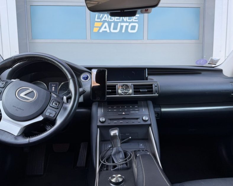 LEXUS IS 300h LUXE - Intérieur Cuir - Caméra - 2eme Main - ENTRETIEN COMPLET LEXUS