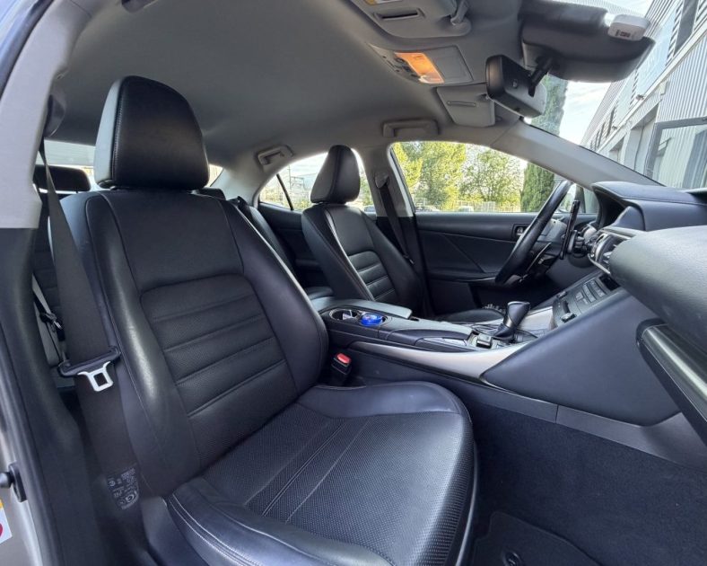 LEXUS IS 300h LUXE - Intérieur Cuir - Caméra - 2eme Main - ENTRETIEN COMPLET LEXUS