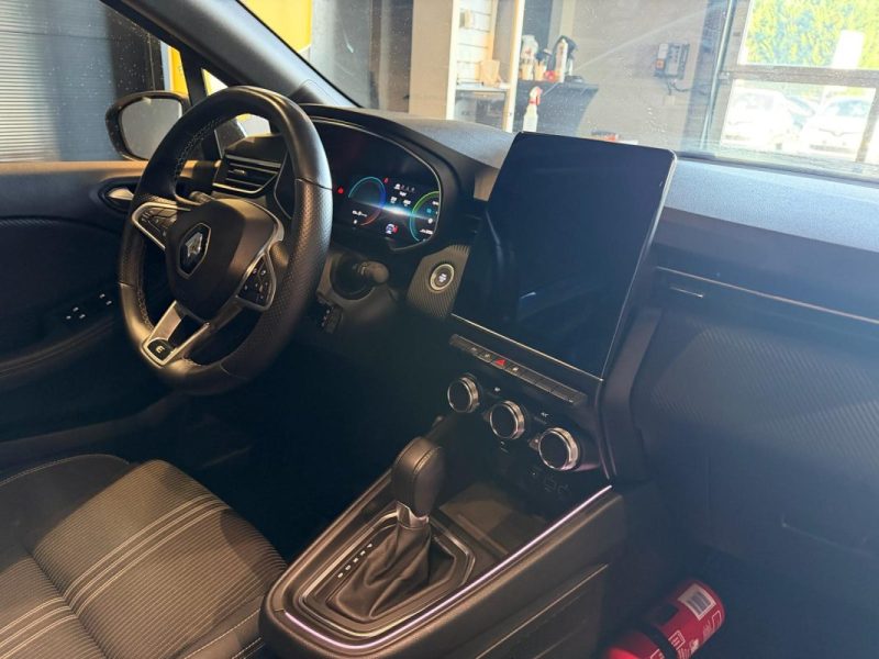RENAULT  CLIO  5 E-TECH ENGINEERED BOSE / 1ERE MAIN 