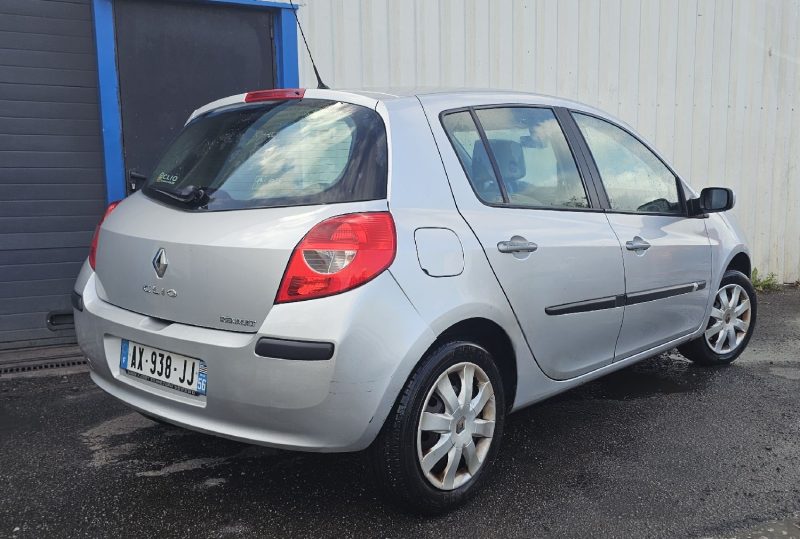RENAULT  CLIO III  1.6 16V 110cv LUXE PRIVILÈGE  