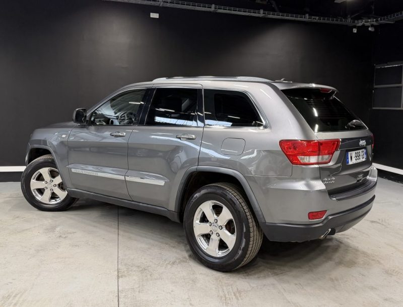 JEEP GRAND CHEROKEE LAREDO 2011