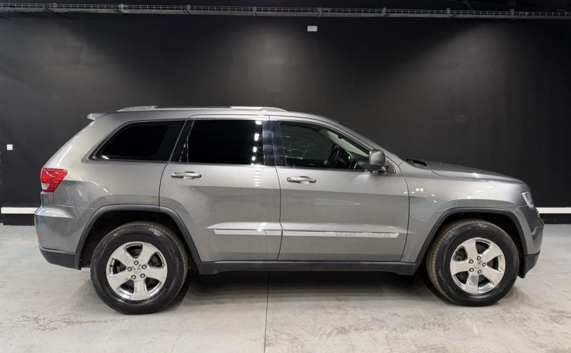 JEEP GRAND CHEROKEE LAREDO 2011