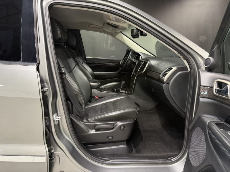 JEEP GRAND CHEROKEE LAREDO 2011