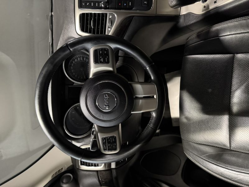 JEEP GRAND CHEROKEE LAREDO 2011
