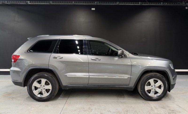 JEEP GRAND CHEROKEE LAREDO 2011