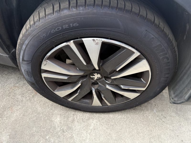 PEUGEOT 2008 1.2 PURETECH 110CH ALLURE S&S 