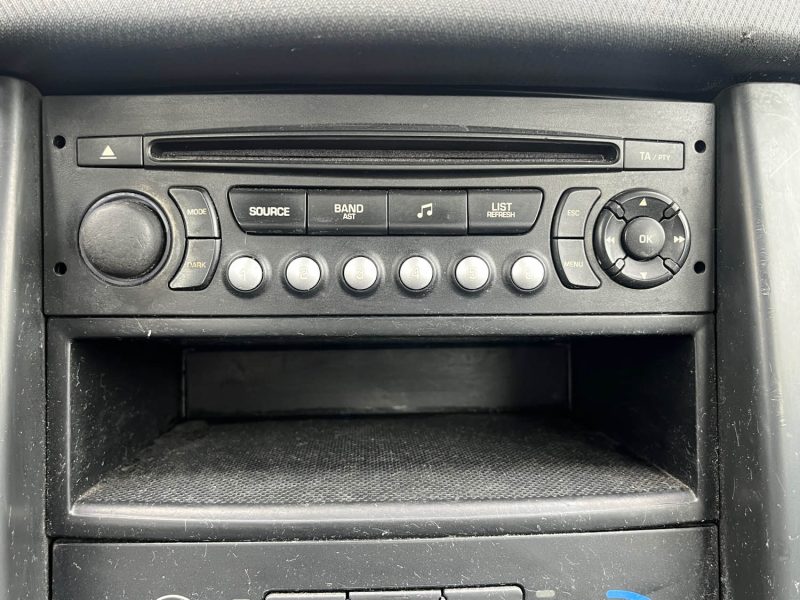 PEUGEOT 207 1.4 HDI 70 FINITION TRENDY EMBRAYAGE NEUF - VIDANGE OK - HISTORIQUE COMPLET 