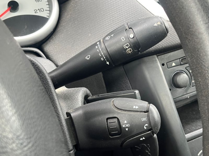 PEUGEOT 207 1.4 HDI 70 FINITION TRENDY EMBRAYAGE NEUF - VIDANGE OK - HISTORIQUE COMPLET 