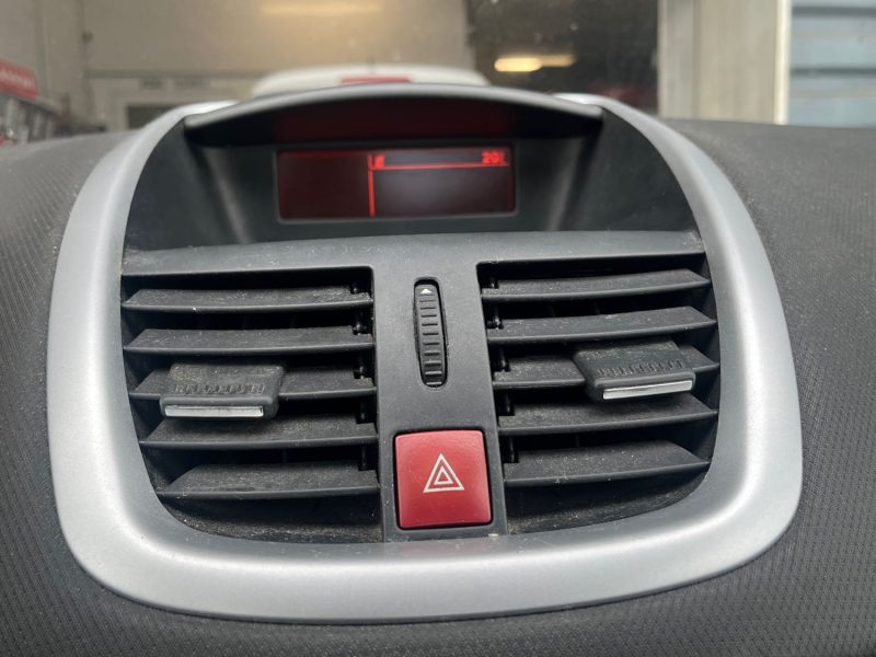 PEUGEOT 207 1.4 HDI 70 FINITION TRENDY EMBRAYAGE NEUF - VIDANGE OK - HISTORIQUE COMPLET 