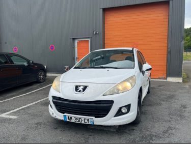 PEUGEOT 207 1.4 HDI 70 FINITION TRENDY EMBRAYAGE NEUF - VIDANGE OK - HISTORIQUE COMPLET 