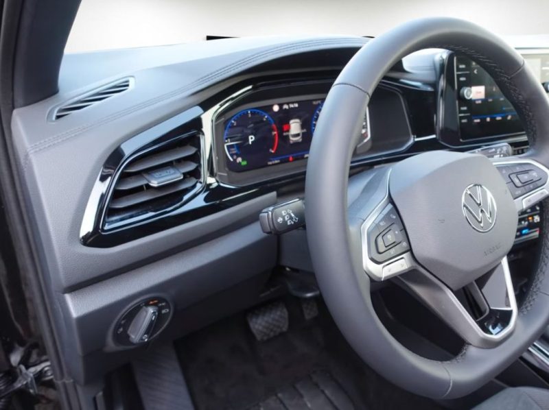 VOLKSWAGEN T-ROC / 2.0 TDI AUT STYLE (BLACKSTYLE) 2025