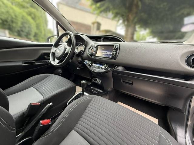 TOYOTA YARIS  HYBRIDE 100H FRANCE BUSINESS  2019 / gps / camera recul / 1ere main
