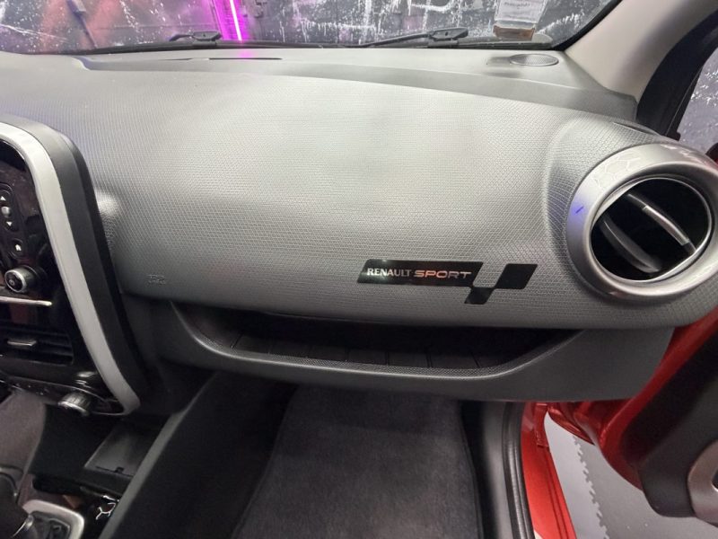 RENAULT CLIO IV RE88036 2015