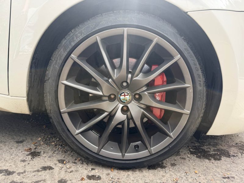 Alfa Romeo Mito 1.4 TB MultiAir 170ch S&S Quadrifoglio Verde | Toit Ouvrant | Sièges chauffants