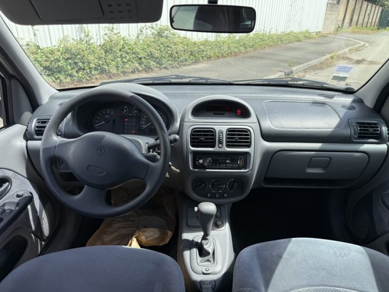 RENAULT CLIO RTE 1.6 BVA 1999 1er Main