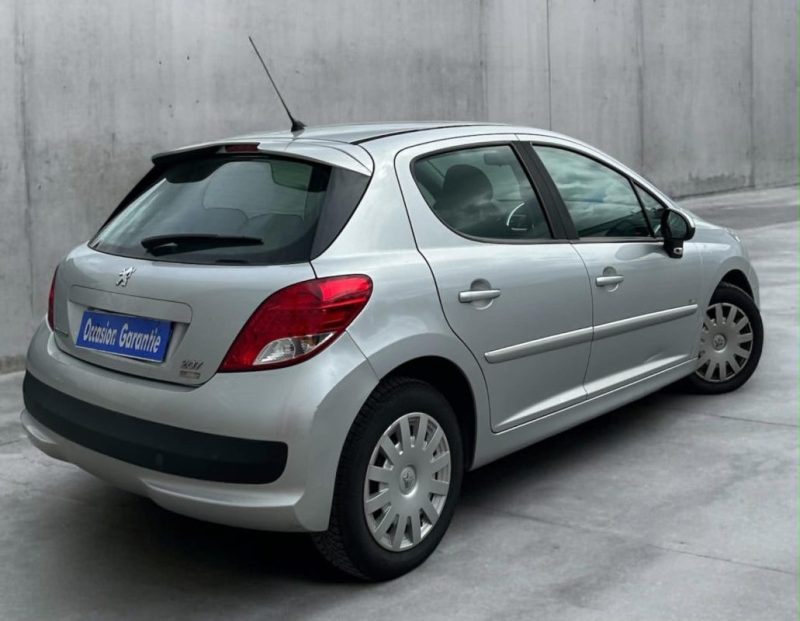 PEUGEOT 207 98G 2011