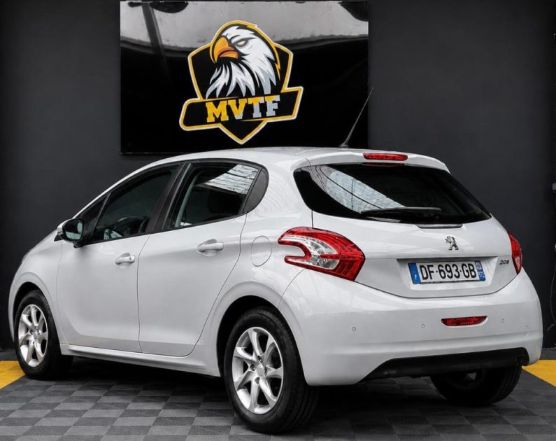 PEUGEOT 208 1.4 HDI 75CH STYLE