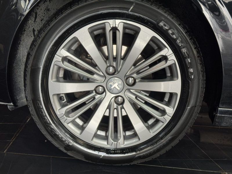 PEUGEOT 208 1.2 TURBO 82 ALLURE 2016