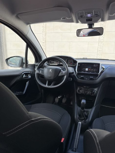 PEUGEOT 208 1.2 PURETECH 82 ch ALLURE / Radar AR / APPLE CARPLAY
