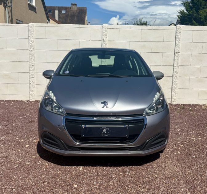 PEUGEOT 208 1.2 PURETECH 82 ch ALLURE / Radar AR / APPLE CARPLAY