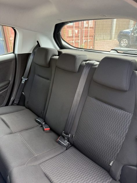 PEUGEOT 208 1.2 PURETECH 82 ch ALLURE / Radar AR / APPLE CARPLAY