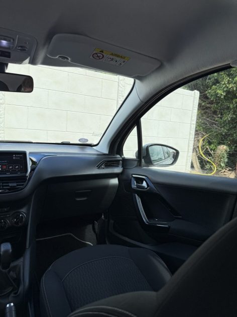 PEUGEOT 208 1.2 PURETECH 82 ch ALLURE / Radar AR / APPLE CARPLAY