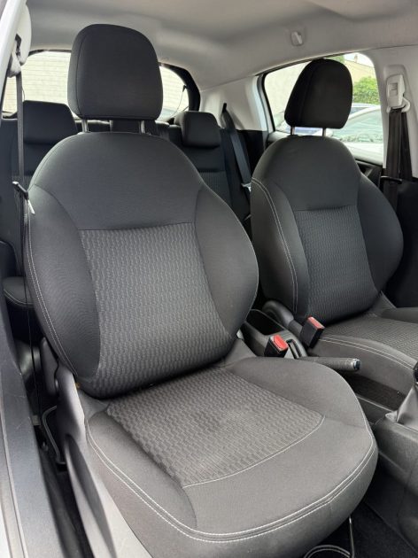 PEUGEOT 208 1.2 PURETECH 82 ch ALLURE / Radar AR / APPLE CARPLAY