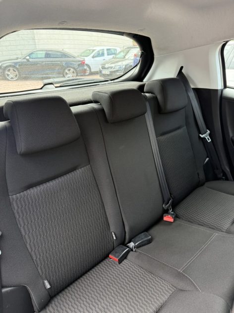 PEUGEOT 208 1.2 PURETECH 82 ch ALLURE / Radar AR / APPLE CARPLAY