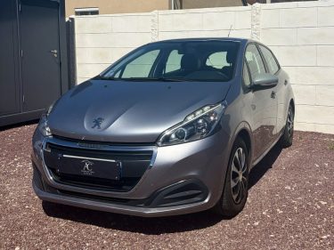 PEUGEOT 208 1.2 PURETECH 82 ch ALLURE / Radar AR / APPLE CARPLAY