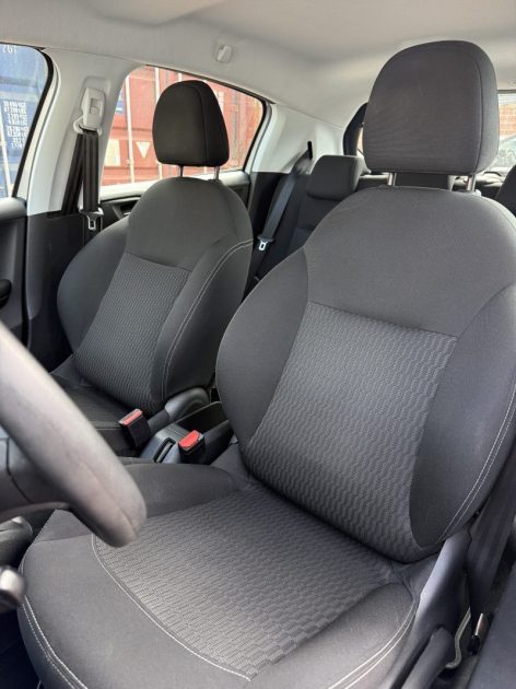 PEUGEOT 208 1.2 PURETECH 82 ch ALLURE / Radar AR / APPLE CARPLAY