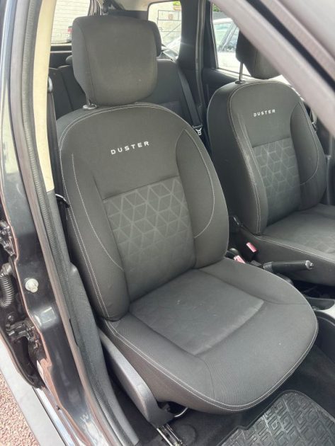 Dacia Duster Laureate 4X2 125ch Tce (Bluetooth | Climatisation | Attelage)