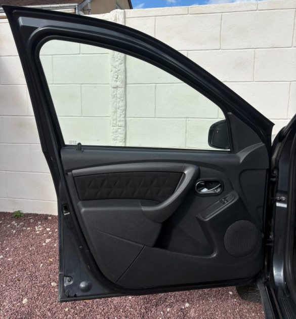 Dacia Duster Laureate 4X2 125ch Tce (Bluetooth | Climatisation | Attelage)