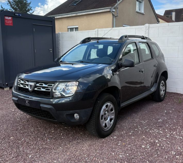 Dacia Duster Laureate 4X2 125ch Tce (Bluetooth | Climatisation | Attelage)