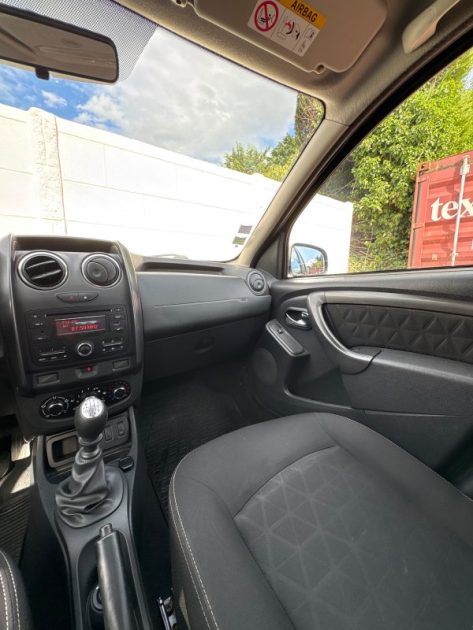 Dacia Duster Laureate 4X2 125ch Tce (Bluetooth | Climatisation | Attelage)