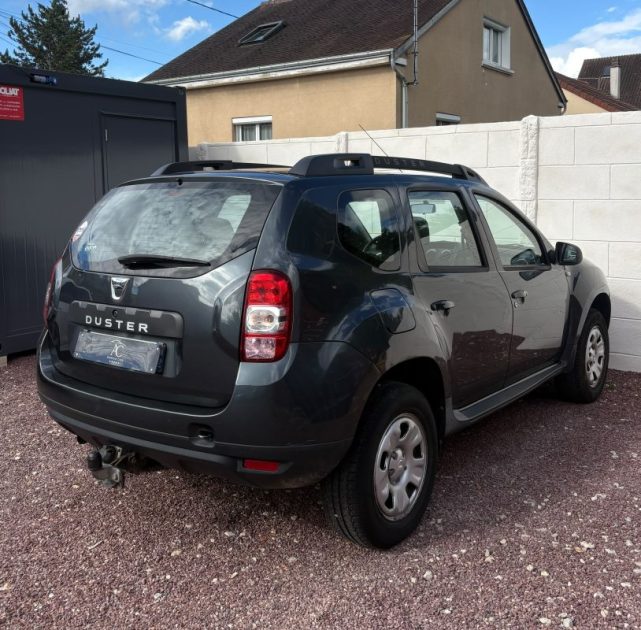Dacia Duster Laureate 4X2 125ch Tce (Bluetooth | Climatisation | Attelage)