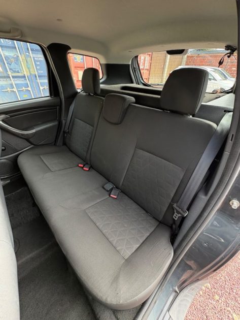 Dacia Duster Laureate 4X2 125ch Tce (Bluetooth | Climatisation | Attelage)