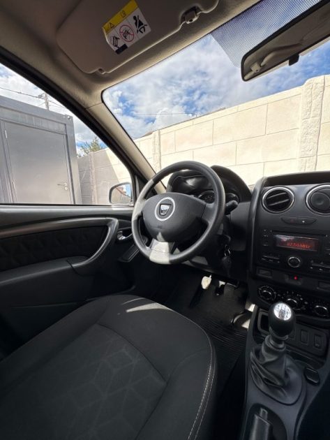 Dacia Duster Laureate 4X2 125ch Tce (Bluetooth | Climatisation | Attelage)