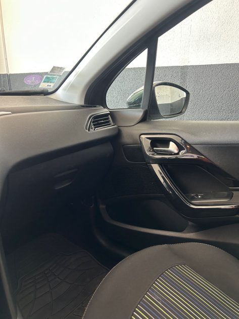 PEUGEOT 208 1.2 VTI 82 URBAN