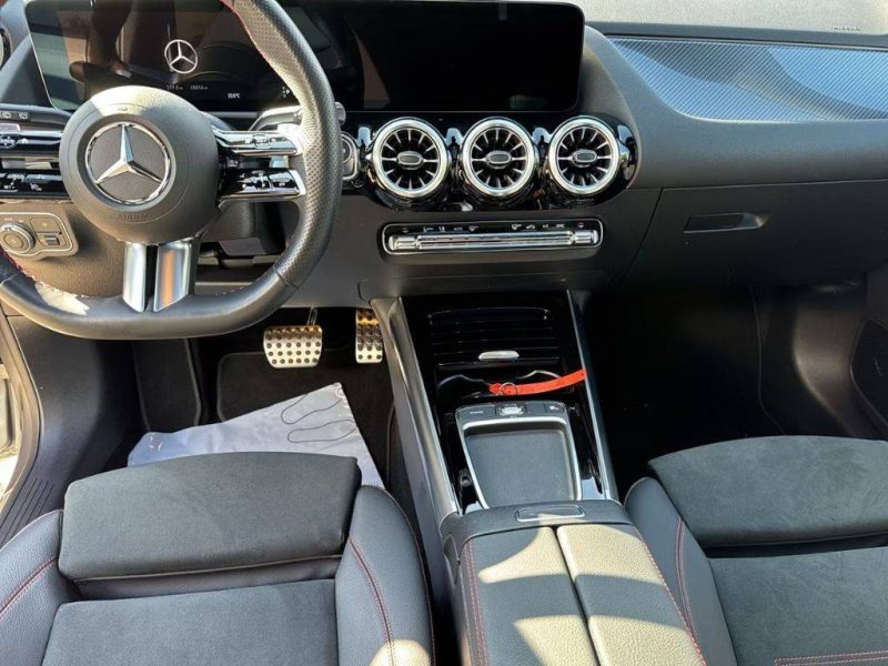 MERCEDES-BENZ B 250 4MATIC AMG LINE 8-GANG DCT PANO 18\" WKR 2024