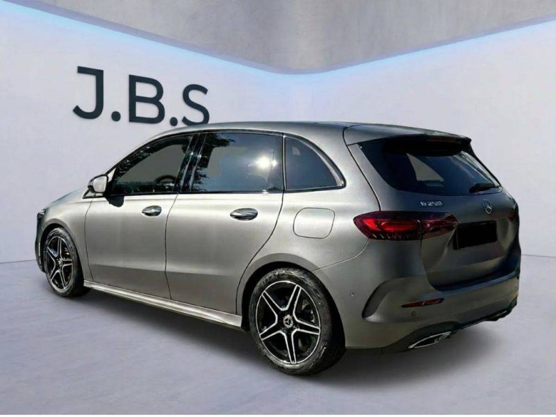 MERCEDES-BENZ B 250 4MATIC AMG LINE 8-GANG DCT PANO 18\" WKR 2024
