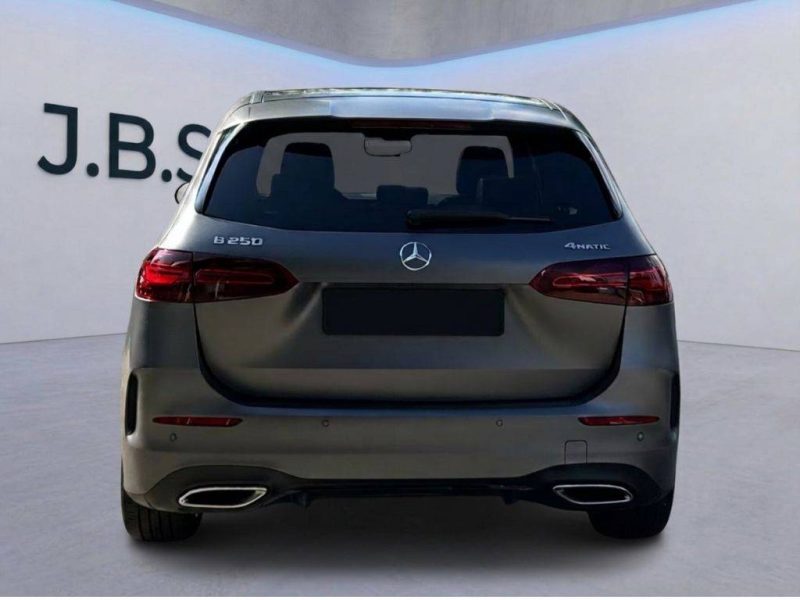 MERCEDES-BENZ B 250 4MATIC AMG LINE 8-GANG DCT PANO 18\" WKR 2024