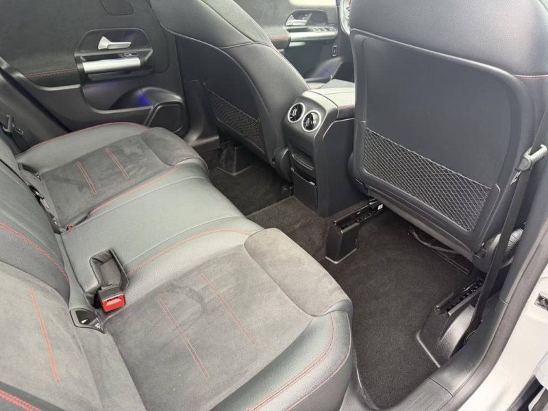 MERCEDES-BENZ GLA 220 D 4MATIC AMG LINE NIGHT PACK 2023