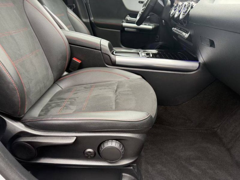 MERCEDES-BENZ GLA 220 D 4MATIC AMG LINE NIGHT PACK 2023